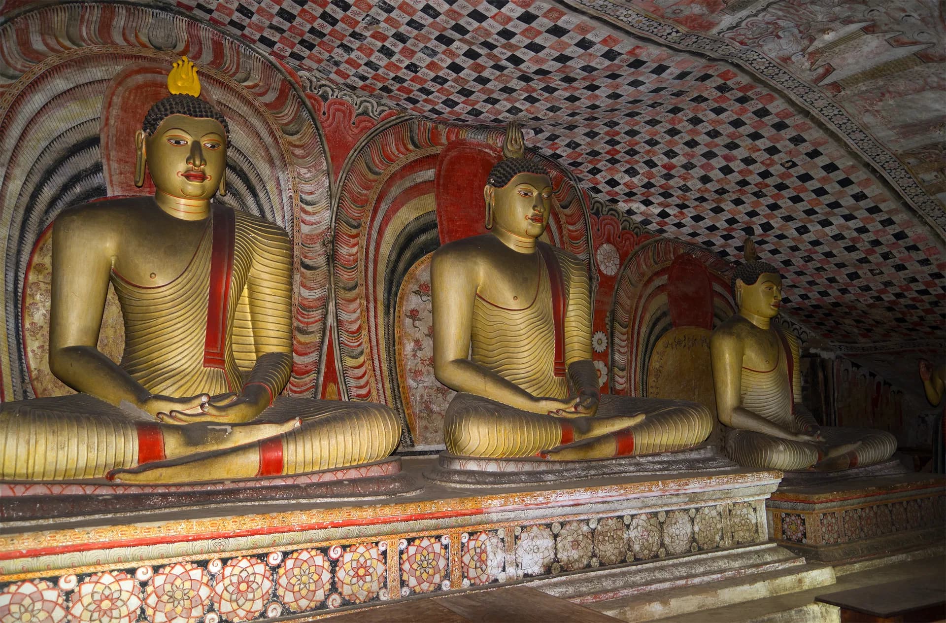 Seated Buddha statue in Dambulla cave temple
