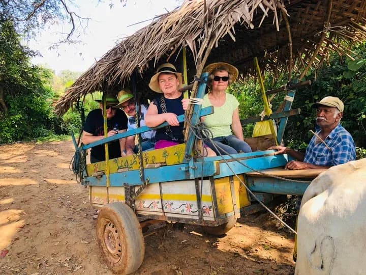 Heken Travelscape tourist group in Sri Lanka