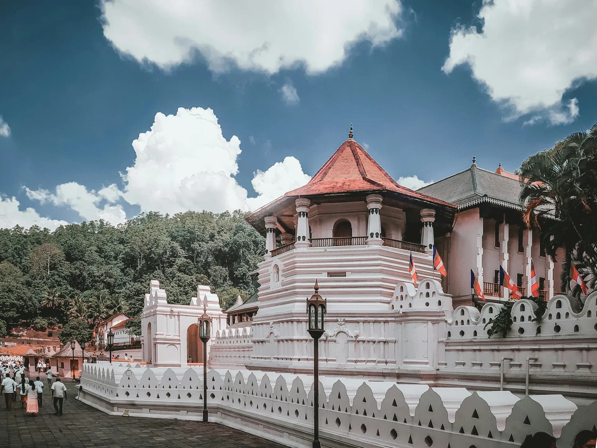 temple of the tooth in Kandy