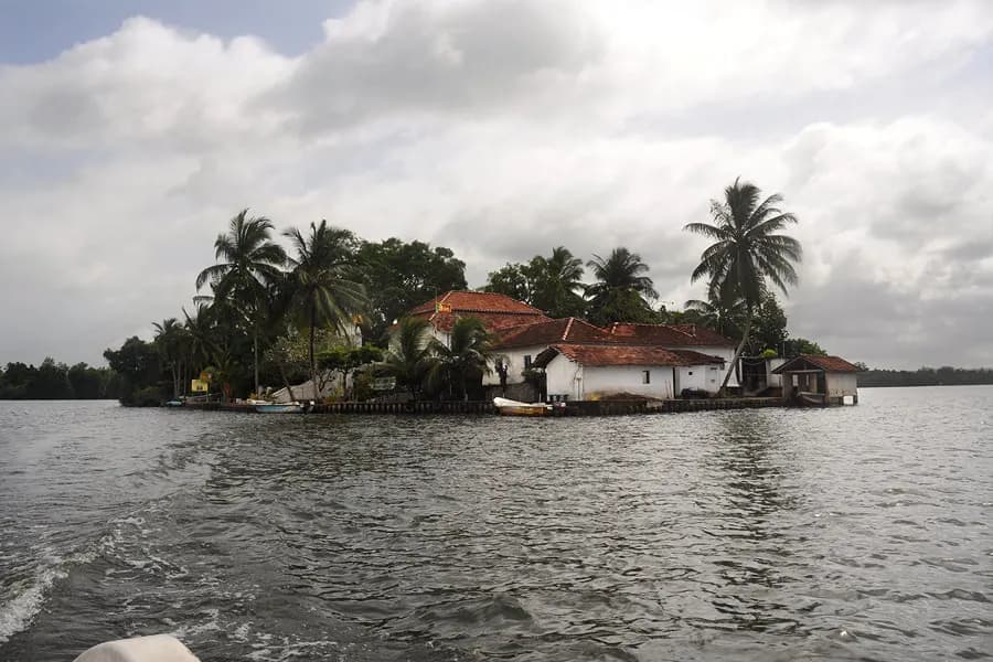Islands in Madu River