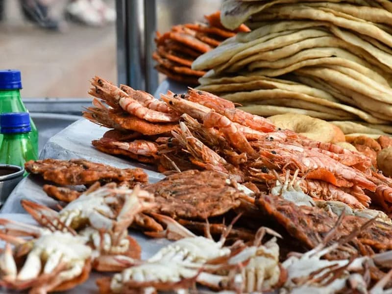 Street food scene in Colombo