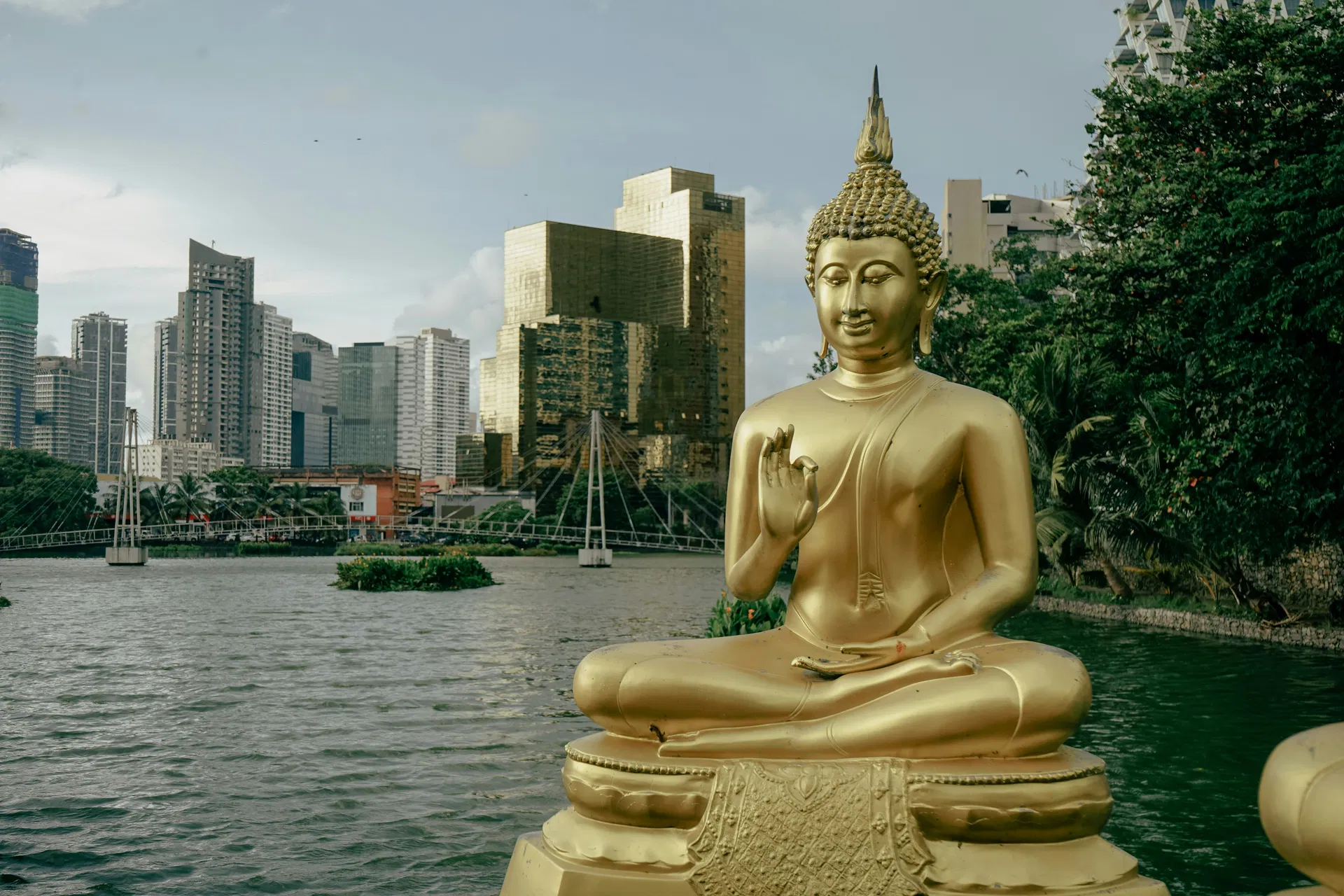 gangaramaya temple in colombo sri lanka